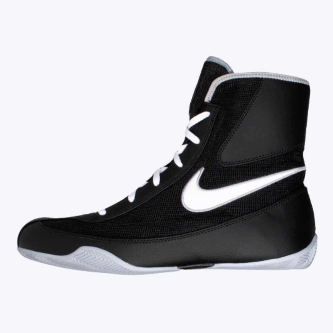 Machomai Boxing Boots in Black and White