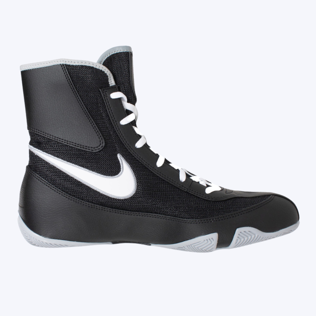 Machomai Boxing Boots in Black and White